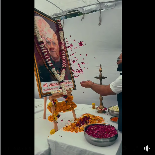 राधारमण ग्रुप परिसर में होली की पूर्व संध्या के अवसर पर स्वर्गीय राधारमण सक्सेना जी कि पावन स्मृति में भजन संध्या का आयोजन किया गया