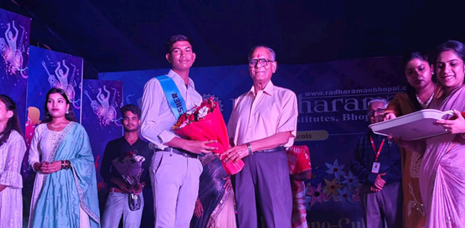 Singing sensation Guru Randhawa at the campus